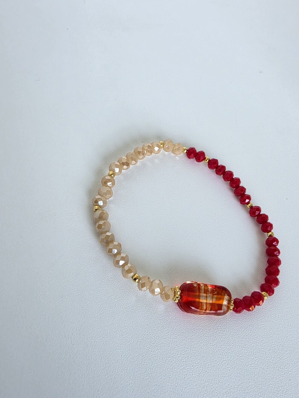 Red Beige Crystal Beaded Stretch Bracelet Glass Center Bead Gold Tone - Picture 4 of 5